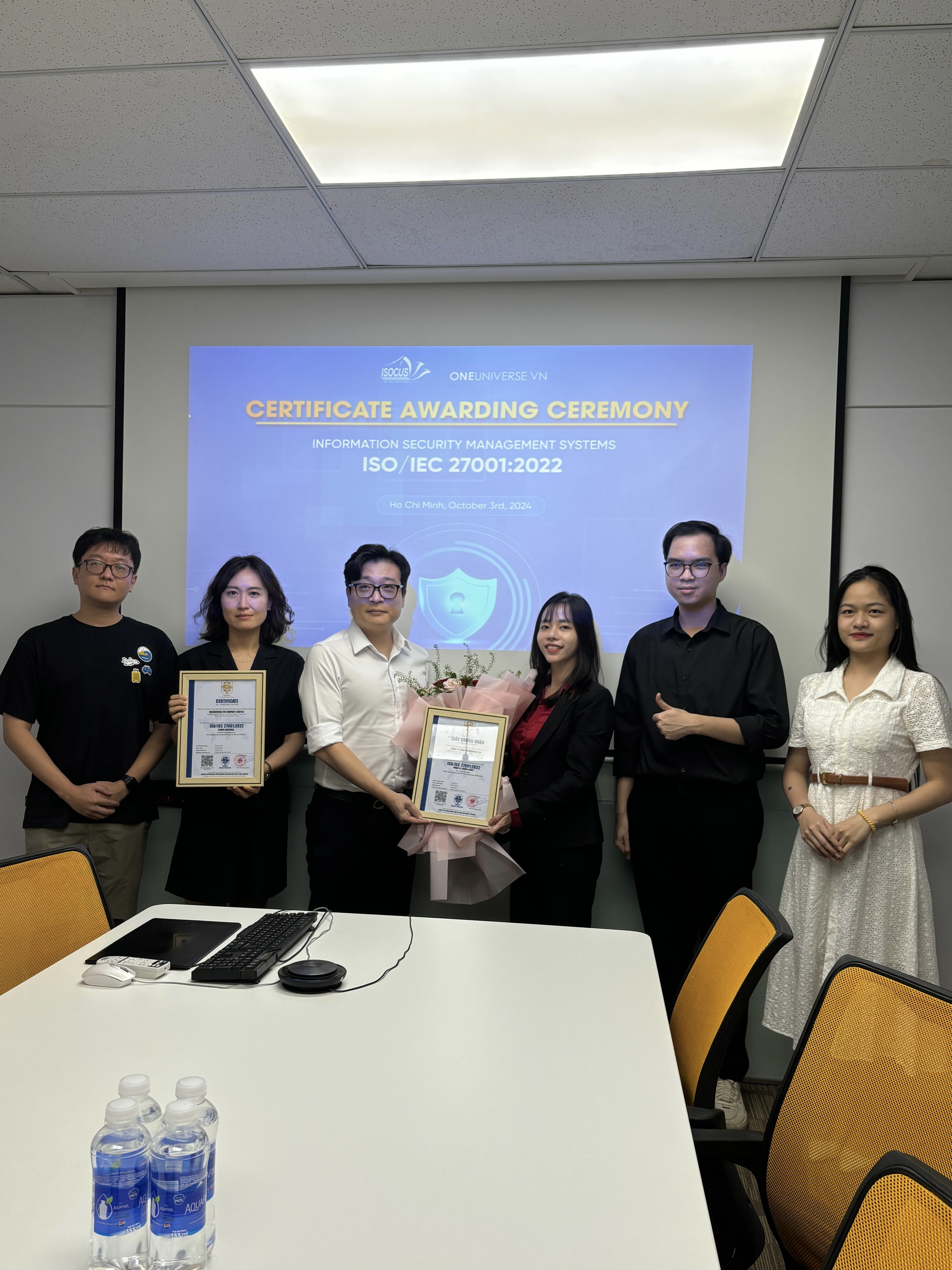 ISOCERT trao Chứng nhận ISO/IEC 27001:2022 cho ONEUNIVERSE VN